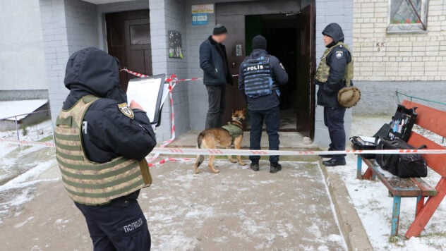 Im Keller eines Hochhauses in Tschernigow ereignete sich eine Explosion: Ein Mann starb“ /></p>
<p >In Tschernigow kam es im Keller eines örtlichen Hochhauses zu einer Explosion, bei der ein Mann starb. Nach vorläufigen Angaben ist ein unbekanntes Objekt explodiert.</p>
<p>Dies teilt die Polizei der Region Tschernihiw mit. Sie stellen fest, dass heute, am 3. Januar, gegen 13:00 Uhr eine Meldung über eine Explosion im Keller eines Hochhauses eingegangen ist.</p>
<p><img decoding=