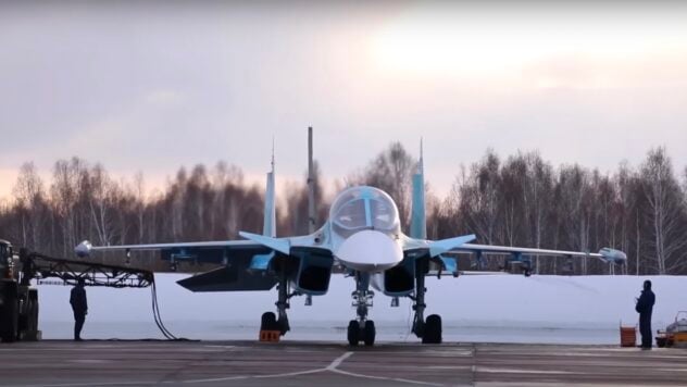 Wie viele Su-34 gibt es in Russland und wie viele Flugzeuge wurden bereits abgeschossen Ukrainische Streitkräfte: Ein Experte antwortet“ />< /p> </p>
<p>Wie Sie wissen, gelten die Su-34 und Su-35 als eines der modernsten Flugzeuge der russischen Invasoren. Ihre Produktion unter Sanktionen ist länger und problematischer als zuvor, aber möglich. Wie viele Su-34 gibt es in Russland und wie viele dieser Flugzeuge kann die Russische Föderation pro Jahr produzieren – lesen Sie das Material.</p>
<h2><strong>Wie viele Su-34 es in Russland gibt: alles, was bekannt ist</strong></h2>
<p>Kürzlich sagte der Sprecher der Luftwaffe der ukrainischen Streitkräfte, Juri Ignat, bei einem nationalen Telethon, dass Russland dazu in der Lage sei pro Jahr nur bis zu drei Einheiten dieser Flugzeuge zu produzieren. Heute sind in Russland Dutzende Su-34 im Einsatz.</p>
<blockquote>
<p>Die Produktion dauert lange, insbesondere unter Sanktionen. Sie benötigen importierte Komponenten, leider produzieren sie weiter. Letztes Jahr haben sie eine Charge von zwei oder drei Su-34 produziert“, fügte Ignat hinzu.</p>
</blockquote>
<h2>Wie viele Su-34 wurden in der Ukraine bereits abgeschossen?</h2>
<p>Der Militärexperte Alexei Getman geht davon aus, dass die Russische Föderation mehr als zehn solcher Flugzeuge pro Jahr produzieren wollte. Im Jahr 2023 wurden jedoch 3-4 Flugzeuge hergestellt. Bisher hat das ukrainische Militär 29 Su-34 zerstört. Es gibt Hinweise darauf, dass Russland im gesamten Zeitraum bis 2024 100 Einheiten dieser Flugzeuge produziert hat.</p>
<p>Jetzt beobachten sie </p>
<p>Alle von ihnen können nicht nur an Kampfhandlungen in der Ukraine, sondern auch in anderen Ländern beteiligt sein ( zum Beispiel der Ferne Osten). Es ist wichtig hinzuzufügen, dass dieses Flugzeug ziemlich teuer ist.</p>
<blockquote>
<p>Der Preis der Su-34 beträgt 50 Millionen US-Dollar. Es ist jedoch wichtig zu verstehen, dass die Zerstörung eines Flugzeugs keinen so großen Einfluss auf die Kampfkraft der russischen Armee hat, wie wir es gerne hätten.</p>
</blockquote>
<p>Schließlich, auch trotz Sanktionen kann die Russische Föderation die Su-34 produzieren, indem sie importierte Komponenten akzeptiert, beispielsweise in der Türkei, China, Nordkorea, Iran, Kasachstan.</p>
<p>Foto: Screenshot von YouTube</p>
</p >
<p>Möchten Sie entspannen? Kommen Sie zu Facti.GAMES!</p>
</p></p>
<!-- relpost-thumb-wrapper --><div class=