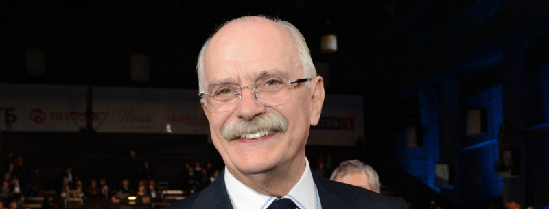 Pech gehabt: Nikita Mikhalkov blockiert Der YouTube-Kanal“ /></p>
<p><strong>Diskriminierende Aussagen wurden aktiv in den Videos verwendet.</strong></p>
<p>Video-Hosting YouTube blockierte den Kanal des russischen Regisseurs Nikita Mikhalkov „Besgon FERNSEHER”. Wir sprechen von zahlreichen Verstößen gegen die Regeln der Plattform.</p>
<p>Die Moskow Times schreibt darüber.</p>
<p>Wie Abonnenten des Besogon-Telegrammkanals bereits am 17. Januar bemerkten, wurde der Kanal mit 1,6 Millionen Zuschauern war vorhanden. Wenn Sie nun versuchen, es zu öffnen, wird eine Meldung angezeigt:</p>
<p><strong><em>„Dieses Konto wurde wegen mehrfacher oder schwerwiegender Verstöße gegen die YouTube-Richtlinien bezüglich diskriminierender Äußerungen gesperrt.“</em>< /strong></p>
<h2>Welche Inhalte wurden veröffentlicht</h2>
<p>Seit 2011 verbreitet Mikhalkov auf seinem Kanal Verschwörungstheorien und seine eigenen absurden Propagandagedanken. Beispielsweise wurde viel über die Absichten des Microsoft-Gründers Bill Gates gesprochen, „die Weltbevölkerung zu zerstückeln“, angebliche „Fehlinformationen“ über Proteste in Weißrussland im Jahr 2020 usw. Die Sendung wurde von 2014 bis 2020 auf dem Fernsehsender Rossija 24 ausgestrahlt.</p>
<p>Zuvor unbekannte Personen schossen erneut auf die Fenster von Nikita Michalkows Studio.</p>
<h4>Ähnliche Themen:</h4>
<p>Mehr Nachricht</p>
<!-- relpost-thumb-wrapper --><div class=