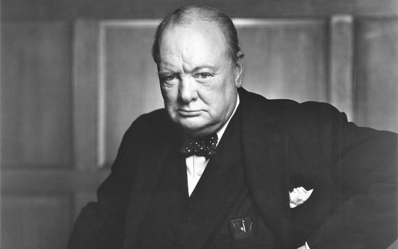 Einfügen Winston Churchills Kiefer wird versteigert – Details, Fotos“ /></p>
<p><strong>Churchills Zahnersatz wird in Großbritannien versteigert.</strong></p>
<p>In Großbritannien versteigert Am 6. Februar werden die Zahnprothesen des ehemaligen Premierministers <strong>Winston Churchill</strong> verkauft, die er insbesondere während seiner berühmten Rede „Wir werden an den Stränden kämpfen“ verwendete, die er während des Zweiten Weltkriegs hielt.</p>
<p>CNN schreibt darüber.</p>
<p>Die Auktion sollte dauern Ort in der Stadt Cheltenham.</p>
<p>Wie die Medien schreiben, verlor Churchill in den 1920er Jahren mehrere Zähne. Während des Zweiten Weltkriegs trug der damalige britische Premierminister mehrere falsche Zähne. Sie wurden speziell angefertigt, um das natürliche Lispeln des Politikers zu bewahren. Sein Zahnersatz war aus Gold.</p>
<p>Wie Winston Churchills Zahnarzt Derek Cudlipp sagte, hatte der ehemalige Premierminister seit seiner Kindheit schlechte Zähne und Bisse.</p>
<p>Die goldgerahmte Prothese wird derzeit auf 5.000 bis 8.000 Pfund (10.000 US-Dollar) geschätzt, aber Experten gehen davon aus Es wird angenommen, dass die Zähne des berühmten Premierministers für einen viel höheren Preis verkauft werden.</p>
<p><img decoding=