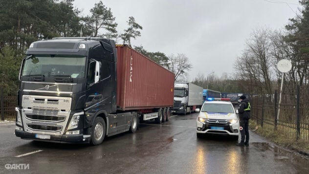 Blockade der Grenze zu Polen: Bauern schütteten ukrainisches Getreide auf die Autobahn