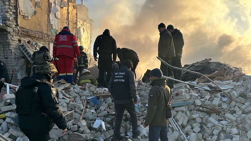 Luftangriffe auf Kupjansk am 17. Februar: weitere wurden unter den Trümmern hervorgezogen, einer tot, es gibt Verletzte“ /></p>
<p>Foto: Regionalstaatsanwaltschaft Charkiw </p>
<p><img decoding=