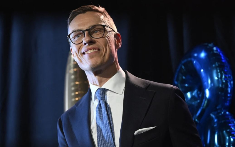 Der neu gewählte Präsident Finnlands äußerte sich Unterstützung für die Ukraine“ /></p>
<p><strong>Der Sieger Alexander Stubb schlug seinen Hauptgegner, den ehemaligen Außenminister Pekka Haavisto.</strong></p>
<p>Der Sieger der Präsidentschaftswahlen in < strong>Finnland</strong> Alexander Stubb bekräftigte seine Unterstützung für die Ukraine, die vor der russischen Aggression geschützt ist.</p>
<p>Insbesondere erklärte er, dass sein Land den Ukrainern weiterhin helfen werde, <strong>Yle</strong> berichtet.</p>
<p>Es wird berichtet, dass Alexander Stubb seinen Hauptgegner, den ehemaligen Außenminister Pekka Haavisto, mit einer Punktzahl von 51,6 bzw. 48,4 % besiegte.</p>
<p>Nach dem Sieg Journalisten fragten Stubb nach der Unterstützung für die Ukraine, warum antwortete er, dass diese weiterhin bestehen würde.< /p> </p>
<p>Darüber hinaus sagte Stubb, dass Sicherheit für Finnland eine existenzielle Frage sei und seine Mitgliedschaft in der NATO ein Vorteil für den Norden sei Atlantische Allianz.</p>
<p>Wir erinnern uns daran, dass zuvor berichtet wurde, dass <strong>Russland einen Hybridkrieg begonnen hat, in Finnland äußerten sie sich zur Schließung der Grenzen zur Russischen Föderation</strong>.</p >
<p>Darüber hinaus haben wir zuvor darüber informiert, dass <strong>in Finnland russischsprachige Menschen eine Kundgebung zur Unterstützung der Schließung der Grenze zu Russland abgehalten haben</strong>.</strong> p> </p>
<h4>Verwandte Themen:< /h4>Weitere Neuigkeiten</p>
<!-- relpost-thumb-wrapper --><div class=