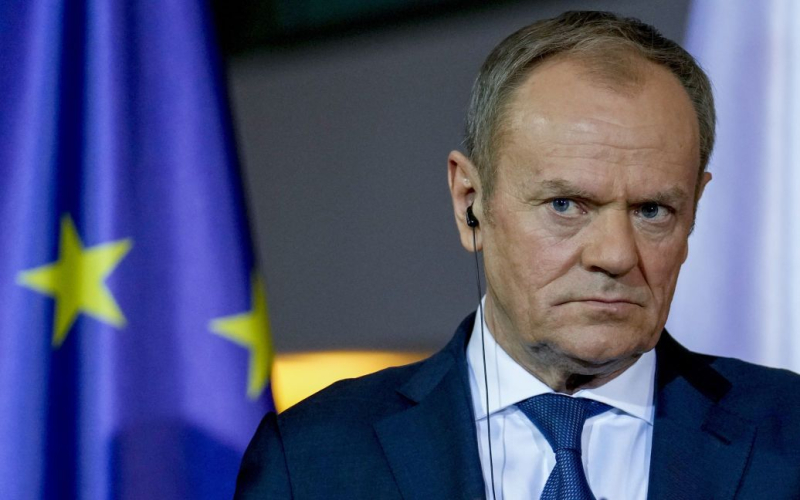 Tusk lieferte eine Ultimatum EU bezüglich ukrainischem Getreide“ /></p>
<p><strong>Der polnische Ministerpräsident Donald Tusk hat die Ausweitung des Einfuhrverbots aus der Ukraine zugelassen und die Bedingung genannt.</strong></p>
<p>Polen könnte ein Einfuhrverbot für neue ukrainische Waren einführen, wenn die Europäische Union den polnischen Landwirten keine Lösung für das Problem bietet.</p>
<p>Dies erklärte der polnische Premierminister Donald Tusk, schreibt The Guardian.</p>
<p >„Wir diskutieren die Möglichkeit, das Embargo auf andere Produkte auszuweiten, wenn die EU keinen wirksameren Weg findet, den polnischen und europäischen Markt zu schützen“, sagte der polnische Regierungschef.</p>
<p>Beachten Sie das zuletzt Jahr stoppte Warschau einseitig den Import von ukrainischem Getreide.< /p> </p>
<h2><strong>Protest polnischer Bauern: Aktuelle Nachrichten</strong></h2>
<p>Am 27. Februar veranstalteten Tausende polnischer Bauern den größten Protest im Zentrum von Warschau in letzter Zeit. Sie halten Plakate mit durchgestrichenen ukrainischen Flaggen in der Hand und haben einen Abrams-Panzer aus Stroh mitgebracht.</p>
<p>Zuvor verübten polnische Demonstranten die größte Sabotage gegen ukrainische Bauern. Diesmal wurde ukrainisches Getreide aus acht Waggons direkt auf die Schienen geschüttet, etwa zweihundert Tonnen Mais wurden verdorben.</p>
<p>Außerdem versprachen polnische Bauern, den Kontrollpunkt an der Grenze zu einem anderen Land zu blockieren am 1. März.</p>
<p>Darüber hinaus versprachen polnische Landwirte, am 1. März den Kontrollpunkt an der Grenze zu einem anderen Land zu blockieren.</p>
<p> strong> Landwirte bereiten sich auf zwei neue Blockaden vor: am Grenze zwischen Polen und Deutschland in der Stadt Šwiecko und in der Nähe von Litauen auf der Straße am Grenzpunkt Kalwaria-Budzisk.</p>
<h4>Ähnliche Themen:</h4>
<p>Weitere Nachrichten</p>
<!-- relpost-thumb-wrapper --><div class=