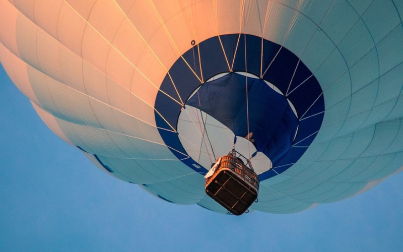 Der Ballon stürzte ab in eine Hochspannungsleitung – Menschen starben“ /></p>
<p><strong>Ein Heißluftballon stürzte in eine Hochspannungsleitung.</strong></p>
<p>Im mittleren Teil In <strong>Georgien</strong>, in der Nähe des Dorfes Asureti, stürzte am 7. Februar ein Heißluftballon während seines Fluges in eine Hochspannungsleitung und tötete drei Menschen.</p>
<p>Dies wurde berichtet von Georgia Online.</p>
<p>Zum Zeitpunkt des Vorfalls in der Luft befanden sich drei Personen im Ballon, insbesondere der Betreiber der Fernsehgesellschaft Formula, der filmte.</p>
<p>Erinnern Sie sich dass <strong>das Mädchen jahrelang eine Nachricht an das Telefon ihres verstorbenen Vaters schrieb und eine Antwort erhielt (Foto).</strong></p>
<h4>Verwandte Themen:</h4>
<p>Weitere Nachrichten</p>
<!-- relpost-thumb-wrapper --><div class=