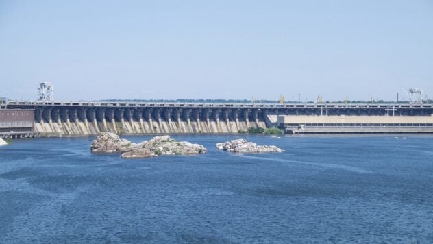 Zwei Raketen sind am Dnjepr-Wasserkraftwerk angekommen: Es gibt einen Treffer auf einer Stütze, HPP-2 befindet sich in einem kritischen Zustand“/></p>
<p>Es gab zwei direkte Raketentreffer auf den DneproGES-Staudamm in Saporoschje. Der zweite Teil der Station, nämlich HPP-2, befindet sich jetzt in einem kritischen Zustand.</p>
<p>Der Direktor von Ukrhydroenergo, Igor Sirota, gab dies auf Radio Liberty bekannt.</p>
</p>
<p>Wird gerade beobachtet< /p></p </p>
<!-- relpost-thumb-wrapper --><div class=