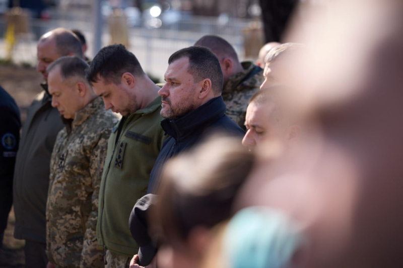 Selenskyj ehrte das Andenken der Soldaten, die in der Schlacht um Moschtschun gefallen sind: Dann wurde das Schicksal der Ukraine entschieden