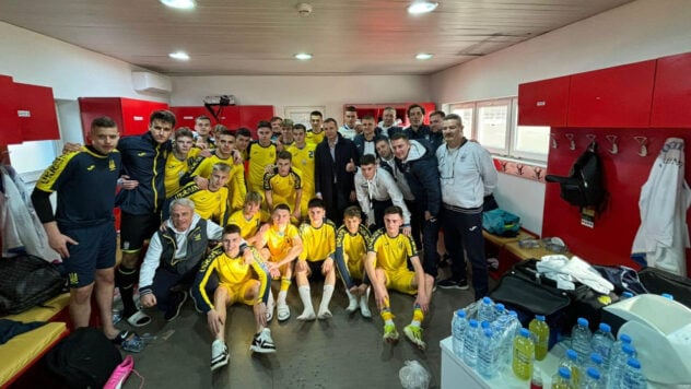 Ukraine U-19 besiegte die Letten in der Eliterunde der EM-Auswahl – das nächste Spiel ist entscheidend“ /></p>
<p>Die Jugendmannschaft der <strong>Ukrainischen U-19</strong> errang einen zweiten Sieg in der Elite-Auswahlrunde für die Euro 2024.</p>
<p>In Skopje In der Hauptstadt Nordmazedoniens schlugen die Blau-Gelben <strong>Lettland</strong> mit 3:0.</p>
<p>Die Mannschaft von Dmitri Michailenko erzielte in der 34. Minute nach einem Tor den ersten Treffer <strong>Matvey Ponomarenko</strong> In der Mitte In der zweiten Halbzeit erzielte <strong>Ponomarenko</strong> einen Doppelpack und vergrößerte damit den Vorsprung unserer Mannschaft. Und den letzten Punkt im Spiel erzielte <strong>Timur Tuterov</strong>, der für die Jugendmannschaft des englischen Sunderland spielt.</p>
<p>Jetzt schaute er zu: </p>
<p>Christian Shevchenko betrat das Feld in der 90. Minute. Er ersetzt den U-Spieler 19 von Borussia Dortmund, Daniil Krevsun.</p>
<p>Damit haben unsere Nachwuchskräfte in der Gesamtwertung nach zwei Runden die maximale Punktzahl erreicht — sechs. Gleiches gilt für ihre Kollegen aus der Schweiz, mit denen die Ukrainer das nächste Spiel bestreiten werden. Allerdings liegen die Blau-Gelben in weiteren Indikatoren vor den Schweizern.</p>
<p>Die dritte Runde findet am 26. März statt. <strong>Spiel Ukraine — Die Schweiz beginnt um 15.00 Uhr.</strong>Um den letzten Teil der Euro 2024 zu erreichen, müssen die Ukrainer nur nicht verlieren.</p>
<h2>Turnierplatz der ukrainischen U-19-Mannschaft</h2>
<ul>
<li>1. Ukraine U-19 — 6 Punkte,</li>
<li>2. Schweiz U-19 — 6 Punkte;</li>
<li>3. Lettland U-19 — 0 Punkte;</li>
<li>4. Nordmazedonien U-19 — 0 Punkte.</li>
</ul>
<p>Die Ukraine startete das Miniturnier in Skopje mit einem Sieg über ihre Kollegen aus Nordmazedonien — 2:0.</p>
<p>Der Sieger dieser Gruppe gelangt in die Endrunde der Jugend-Europameisterschaft 2024, die in Nordirland ausgerichtet wird. Die Ukraine hat seit 2018 nicht mehr an der U-19-Europameisterschaft teilgenommen.</p>
</p></p>
<!-- relpost-thumb-wrapper --><div class=