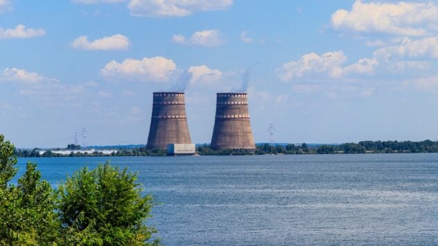 GUR über den Versuch, das Kernkraftwerk Saporischschja zu befreien: Nachts wurden Razzien durchgeführt, Boote waren mit Wasser überflutet“ /></p >
<p>Im Jahr 2022 versuchten die Verteidigungskräfte, das von russischen Truppen besetzte Kernkraftwerk Saporoschje in Energodar zu befreien.</p>
<p>Dies wird im Dokumentarfilm „Krieg“ dargelegt des Meeres: vom Dnjepr bis zur Krim.</p>
<p>Besatzer besetzten am 4. März 2022 das Kernkraftwerk Saporischschja, dies war ein beispielloser Akt in der Geschichte der weltweiten Kernenergie.</p>
<p>Jetzt schauen wir </p>
<p >Nach Angaben der Hauptnachrichtendirektion hat Russland sowohl den Kühler als auch andere Objekte auf dem Territorium der Station vermint und sie so auf die Zerstörung und die Freisetzung radioaktiven Materials vorbereitet.</p>
<blockquote>
<p>— Darüber hinaus wurden technisch Bedingungen geschaffen, unter denen die Russische Föderation jederzeit mit einem Countdown die Situation kontrollieren und eine nukleare Katastrophe auslösen kann: von 10 Stunden bis 14 Tagen, — sagte der Leiter der Hauptdirektion für Nachrichtendienste des Verteidigungsministeriums, Kirill Budanov.</p>
</blockquote>
<p>Er wies darauf hin, dass die Russen in ihren Berichten schreiben, dass es für die ukrainische Seite unmöglich sein wird, den Unfallort zu lokalisieren Standort, da die Streuung radioaktiver Elemente so lange andauern wird, wie zu diesem Zeitpunkt Zeit belastet ist.</p>
<h2>Versuch der Verteidigungskräfte, das Kernkraftwerk Saporischschja zu befreien</h2>
<p>Um das schlimmste Szenario im Sommer 2022 zu verhindern, wurde beschlossen, eine Operation in der Region Saporoschje durchzuführen.</p>
<p>Aufgabenmaximum — Befreien Sie das Kernkraftwerk Saporischschja im Sturm mit großen Abteilungen von Spezialeinheiten der Hauptnachrichtendirektion der Region Moskau mit leichten Infanteriewaffen, um das Risiko einer Katastrophe zu minimieren. Mindestaufgabe — Erkundung geeigneter Landeplätze und Passagen tief in der feindlich besetzten Küste und Erwerb von Erfahrungen bei Flusslandungen.</p>
<p>Dazu war es notwendig, ruhig vom rechten Ufer des Kakhovka-Stausees zum eroberten linken Ufer zu gelangen. Das Training begann im Sommer 2022 am Dnjepr.</p>
<p>Während der Operation mussten sich die Verteidiger dem Ufer nähern, landen, den Feind zerstören, das Objekt besetzen und Fuß fassen.</p>
<p >Die Razzia wurde nachts durchgeführt, die Boote gingen verloren, einige wurden mit Wasser überschwemmt, aber am Ende erreichte die erste Gruppe das Ufer.</p>
<p>Es war wichtig, dass die Gruppe sich nicht zeigte Es dauerte lange, aber plötzlich flogen zwei feindliche Ka-52-Hubschrauber in den Himmel. Dies stellt eine ernsthafte Bedrohung sowohl für die Landungskräfte als auch für die wartenden Boote dar.</p>
<blockquote>
<p>— Es wurde beschlossen, zurückzukehren; als sich die Gruppen zurückzogen, eröffneten sie das Feuer in Richtung des Landepunkts, um eine Verfolgung durch den Feind zu verhindern, — stellten die Geheimdienstoffiziere fest.</p>
</blockquote>
<p>Dann war es nicht möglich, das Kernkraftwerk Saporoschje zu befreien, aber die Razzien brachten den Verteidigern viele operative Informationen und Erfahrungen.</p>
<p> Zuvor hatte der Leiter der Hauptdirektion für Geheimdienste des Verteidigungsministeriums, Kirill Budanow, erklärt, dass der ukrainische Geheimdienst drei Versuche unternommen habe, die besetzte Stadt Energodar in der Region Saporoschje zu befreien. Diese Vorgänge sind fehlgeschlagen.</p>
</p></p>
<!-- relpost-thumb-wrapper --><div class=