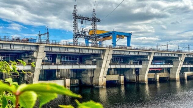 Was ist über das Wasserkraftwerk Dnjepr bekannt, das feindlichem Angriff ausgesetzt war