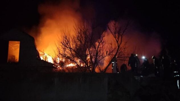 Explosionen in der Region Winnyzja: Eine Drohne traf ein Wohngebäude, es gibt Verwundete und Tote