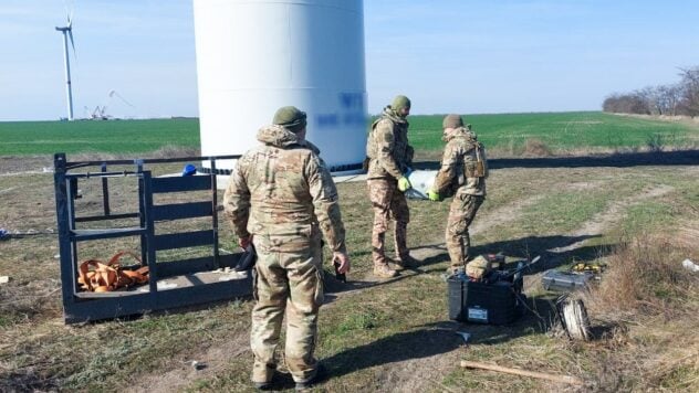 Beschuss der Region Mykolajiw: Shaheds Kampfeinheit blieb im Propeller einer Windmühle stecken