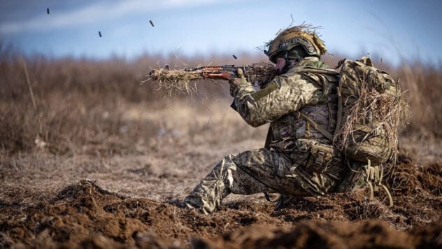 Der Vormarsch der Russischen Föderation in Richtung Avdeevsky wurde gestoppt – Sprecher OSGV Tavria“ /></p>
<p> < p>In Richtung Avdeevsky stoppten die ukrainischen Verteidigungskräfte den Vormarsch der russischen Invasoren und wehrten alle Angriffe ab.</p>
<h2>Die Situation in Richtung Avdeevsky</h2>
<p> Der Sprecher der operativ-strategischen Truppengruppe Tawria, Dmitri Lichowy, berichtete im Telethon United News, dass ukrainische Truppen seit Tagesbeginn 21 Angriffe in den Gebieten der Siedlungen Nowoselowka, Berdytschi, Tonenkoje, Perwomajskoje und Newelskoje abgewehrt hätten.</p>
<blockquote>
<p>— Gleichzeitig sagen wir, dass sich die Lage in diesem heißesten Gebiet des direkten russischen Angriffs stabilisiert. Der feindliche Vormarsch wurde gestoppt, — erklärt OSGV-Sprecher Tavriya.</p>
</blockquote>
<p>Laut Likhoviya kontrollieren russische Truppen teilweise die Siedlungen Berditsch und Tonenkoje.</p>
<p>Sie beobachten derzeit </p>
<p>Er versicherte jedoch, dass die ukrainischen Streitkräfte Die Streitkräfte fügten den Invasoren erhebliche Verluste zu und stoppten den russischen Vormarsch an den angegebenen Grenzen.</p>
</p></p>
<!-- relpost-thumb-wrapper --><div class=