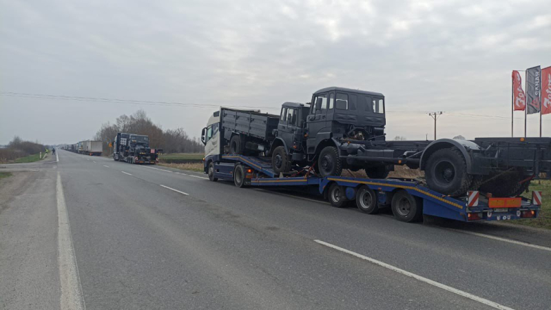 Blockierung der Grenze zu Polen: was lokale Bauern mit Lastwagen für die Streitkräfte der Ukraine gemacht haben“ /></p>
<p>Was polnische Bauern mit Lastwagen für die Streitkräfte der Ukraine gemacht haben/Nazar Smyk</p>
<p _ngcontent-sc140 class=