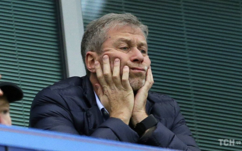 Abramovich organisierte einen Gefangenenaustausch, an dem auch Nawalny teilnahm – CNN“ /></p>
<p><strong>Der Verhandlungsprozess dauerte zwei Jahre.</strong></p>
<p>Roman Abramowitsch, ein russischer Oligarch, nahm daran teil bei den Verhandlungen über einen großen Gefangenenaustausch zwischen der Russischen Föderation, den USA und Europa. Im Rahmen des Austauschs diskutierten sie über die Entlassung des Oppositionsführers Alexej Nawalny.</strong></p>
<p>CNN schreibt darüber.</strong></p>
<p>Es wird darauf hingewiesen, dass Abramovich sich mit einem offiziellen Vertreter der USA getroffen hat. Im Rahmen des Austauschs sollten sieben Personen ausgetauscht werden.</p>
<p>Der Verhandlungsprozess dauerte zwei Jahre, hat sich aber in den letzten Monaten beschleunigt. An den Verhandlungen war auch die frühere US-Außenministerin Hillary Clinton beteiligt.</strong></p>
<p><em>Nawalnys Assistentin Maria Pewtschich sagte, dass Abramowitsch an der Ausarbeitung des Abkommens beteiligt gewesen sei und „geliefert“ habe „einen Vorschlag, Nawalny an den Kreml auszutauschen“, heißt es in der Mitteilung.</p>
<p>Pevchikh sagte auch, dass der Oligarch ein informeller Teilnehmer an Verhandlungen mit amerikanischen und europäischen Beamten gewesen sei. Darüber hinaus wurde Putin auch angeboten, den Mörder und FSB-Offizier Wadim Krasikow gegen zwei US-Bürger und Nawalny auszutauschen.</p>
<p>Neben Nawalny könnte im Rahmen des Austauschs auch der Spion Sergej Tscherkassow nach Russland zurückkehren.</strong></p >
<h2><strong>Nawalnys Tod: Was ist bekannt</strong></h2>
<p>Russischer Oppositionsführer Alexei <strong>Nawalny starb am 16. Februar</strong>. Er verbüßte seine Strafe in einer Kolonie im Bezirk Jamal-Nenzen und starb am 16. Februar. Russische Medien gaben an, dass Nawalnys Blutgerinnsel geplatzt sei.</p>
<p>Der Leiter der staatlichen Ermittlungsbehörde der Ukraine, Kirill Budanow, sagte, dass <strong>Nawalny tatsächlich an den Folgen des Aufplatzens seines Blutgerinnsels gestorben sei</strong>. </p>
<p> < p>Der russische Präsident Wladimir Putin besprach den Austausch des Oppositionsführers Alexei Nawalny wenige Stunden vor seinem Tod im Gefängnis.</strong>Putin führte dieses Gespräch während eines persönlichen Treffens mit dem Milliardär Roman Abramowitsch.</p>
<p> < h4>Ähnliche Themen:</h4>
<p>Weitere Neuigkeiten</p>
<!-- relpost-thumb-wrapper --><div class=