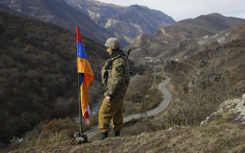 Armenisch Truppen an der aserbaidschanischen Grenze: Europäische Beobachter gaben Stellungnahme ab“ /></p>
<p><strong>Die EU-Mission bemerkte keine „ungewöhnlichen Bewegungen“ Streitkräfte Armeniens.</strong></p>
<p>Am Sonntag, dem 31. März, wurde keine ungewöhnliche Bewegung armenischen Militärpersonals an der Grenze zu Aserbaidschan registriert.</p>
<p>Dies wurde von der Europäischen Zeitung berichtet Grenzüberwachungsmission der Union in Armenien (EUMA) im X-Netzwerk.</p>
<p>„EUMA patrouillierte den ganzen Tag an der armenisch-aserbaidschanischen Grenze. „Alles ist ruhig und still, es sind keine ungewöhnlichen Bewegungen zu beobachten“, heißt es in dem Bericht.</p>
<p>Europäische Beobachter wünschten allen ein „friedliches Osterfest“.</p>
<p>An diesem Tag traf die aserbaidschanische Verteidigung ein Das Ministerium sagte, dass Armenien „intensive Streitkräftebewegungen“ an der Grenze unternehme.</p>
<p>Das armenische Verteidigungsministerium wiederum bestritt die Aussagen der aserbaidschanischen Seite, und der armenische Premierminister Nikol Pashinyan sagte, dass Aserbaidschan dies tue auf der Suche nach Gründen, einen neuen Krieg in der Region zu beginnen.</p>
<p>Klagen und Gegenklagen zwischen Eriwan und Baku erfolgen vor dem Hintergrund der Versuche, nach dem jüngsten militärischen Konflikt um Berg mit der Abgrenzung und Markierung der Grenze zu beginnen. Karabach.</p>
<p>Erinnern Sie sich daran, dass der ehemalige armenische Ministerpräsident Nikol Paschinjan seine Bereitschaft angekündigt hat, vier Dörfer in der Grenzregion Tawusch unter aserbaidschanische Kontrolle zu übergeben, um „einen Krieg zu verhindern“.</p>
<h4> Verwandte Themen:</h4>
<p>Weitere Neuigkeiten</p>
<!-- relpost-thumb-wrapper --><div class=