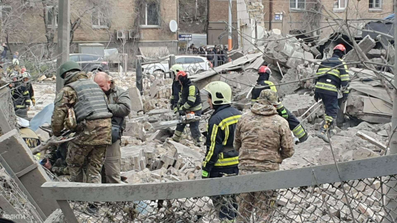 Explosionen in Kiew am 25. März: Fotos und Videos nach einem ballistischen Angriff auf die Hauptstadt