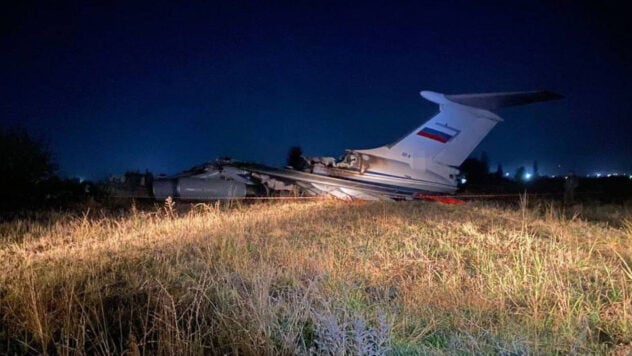 IL-76-Katastrophe: Die Russische Föderation spricht von ihrer Bereitschaft, die Leichen der zu übergeben angeblich tot, die Reaktion der GUR und Lubinets“ /></p>
<p>Russland hat seine Bereitschaft erklärt, die Leichen ukrainischer Kriegsgefangener, die sich angeblich in dem abgeschossenen Flugzeug Il-76 befanden, in die Ukraine zu überführen in der Region Belgorod am 24. Januar. Die Hauptdirektion für Geheimdienste stellte fest, dass in dieser Richtung gearbeitet wird.</p>
<p>Am 1. März berichtete die Menschenrechtskommissarin der Russischen Föderation, Tatjana Moskalkowa, dass die Ukraine bezüglich der Überführung der Leichen toter Gefangener Kontakt mit russischen Vertretern aufgenommen habe angeblich an Bord der Il-76 während des Absturzes.</p>
<blockquote>
<p>— Das war das Gespräch — Ist die russische Seite bereit, die Leichen herzugeben? Ja, wir sind bereit, dafür haben wir alles Notwendige aus verfahrenstechnischer Sicht… Leichen können gemäß den bestehenden Verfahren übertragen werden, — sagte sie.</p>
</blockquote>
<p>Laut Moskalkova haben die Russen „die Bestätigung und die gesamte DNA, die es uns der Untersuchung zufolge ermöglicht, die Gesichter der Toten zu identifizieren“. .</p>
<p>Jetzt beobachten sie </p>
<p>Sie gab an, mit dem ukrainischen Ombudsmann Dmitri Lubinez in Kontakt zu stehen.</p>
<h2>Die Ukraine hat sich wegen des Absturzes der Il-76 wiederholt an Russland gewandt</h2 >
<p>Wie GUR-Vertreter Andrey Yusov in einem Kommentar gegenüber Suspilny sagte, habe sich die Ukraine wiederholt an Russland gewandt, um die Leichen angeblich toter Gefangener an Bord der Il-76 zu überführen, und „die Arbeiten in dieser Richtung sind im Gange“. /p> </p>
<p>Bezüglich der Bereitschaft der Russischen Föderation, die Leichen zu übergeben, fügte Yusov hinzu: „Die Tatsache wird bestätigt, wenn sie stattfindet.“</p>
<h2>Die Russische Föderation hat dies noch nicht getan stellte offizielle Daten zum Absturz der Il-76 zur Verfügung — Lubinette</h2>
<p>Der Menschenrechtskommissar der Werchowna Rada, Dmitri Lubinez, sagte im Rahmen des United News-Telethons, dass er alle seine Fähigkeiten und Kommunikationskanäle genutzt habe, um sicherzustellen, dass Russland offiziell Daten über das Geschehene zur Verfügung stelle.</p>
<p>Ihm zufolge verlangt die Ukraine eine transparente Untersuchung, Zugang zu den Überresten zur Untersuchung sowie Zugang internationaler Experten zur Absturzstelle, die „genau sagen können und sollen, was dort wirklich passiert ist“; und ob Kriegsgefangene wirklich während des Sturzes starben.</p>
<blockquote>
<p>— Bis jetzt habe ich keine offizielle Antwort darauf erhalten, was passiert ist. Offizielle Listen wurden mir nicht zur Verfügung gestellt. Nach Angaben der russischen Seite sollen dort ukrainische Kriegsgefangene gestorben sein. Ich kann diese Informationen weder bestätigen noch dementieren, — sagte er.</p>
</blockquote>
<p>Lubinets stellte fest, dass die Russische Föderation wieder anfängt, über das Thema des Flugzeugabsturzes zu spekulieren.</p>
<p>Die Ukraine ist bereit, die Leichen ukrainischer Soldaten zu übernehmen Wenn Russland bereit sei, sie zurückzugeben, betonte der Ombudsmann. </p>
<p>Er fügte hinzu, dass seit dem Absturz des Il-76-Flugzeugs viel Zeit vergangen sei, sodass die Russische Föderation die Möglichkeit habe, der Ukraine alle Informationen sowie Überstellungslisten der Gefangenen zur Verfügung zu stellen oder die Information zu widerlegen, dass es ukrainische Gefangene gebe Krieg an Bord.</p>
<p>Gleichzeitig führt Moskau eine Informationskampagne gegen unseren Staat.</p>
<blockquote>
<p>— Was hat eigentlich die frühere Übertragung sowohl der Listen als auch der sterblichen Überreste verhindert? Wenn sie noch einmal in diesem Flugzeug starben. Ich habe diese Informationen heute Morgen erhalten. Heute wird es eine entsprechende Mitteilung geben. Auch hier möchte ich nicht sagen, dass dies eine direkte Kommunikation sein wird. Ich werde sagen, dass die Kommunikation heute über die entsprechenden Kommunikationskanäle stattfinden wird, — Lubinets betonte.</p>
</blockquote>
<h2>Der Absturz eines Il-76-Flugzeugs in der Nähe von Belgorod</h2>
<p>Am 24. Januar stürzte ein russisches Militärtransportflugzeug Il-76 in der Region Belgorod ab Russische Föderation.</p>
<p >RosSMI berichtete, dass sich an Bord angeblich 65 ukrainische Kriegsgefangene, drei Begleitpersonen und sechs Besatzungsmitglieder befanden.</p>
</p>
</p >
<!-- relpost-thumb-wrapper --><div class=