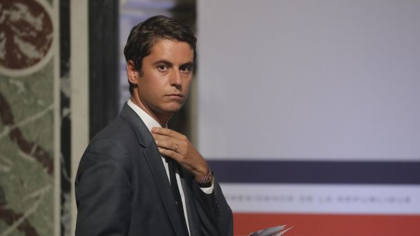 Macron will die Rechtsextremen in ihrem Engagement für die Russische Föderation entlarven: Was hat er vor? Macron, der „alle roten Linien in Bezug auf Russland verwischt“. RN sagte, es werde sich der Stimme enthalten.</p>
<p>Der Vorsitzende der Partei National Front und ein Verwandter von Le Pen, Jordan Bardella, warf Macron vor, seine Aufmerksamkeit auf „für die Franzosen ferne Themen“ zu richten, anstatt sich mit den Problemen steigender Preise, steigender Kriminalität und Migration zu befassen.</p >
<h2>Die Franzosen sind besorgt über die Aussage über die mögliche Entsendung von Truppen in die Ukraine.</h2>
<p>Gleichzeitig zeigen Meinungsumfragen, dass 79 % der Franzosen angesichts von Macrons Äußerungen über die mögliche Entsendung von Truppen in die Ukraine gegen die Beteiligung ihrer Armee an Feindseligkeiten in der Ukraine sind.</p>
<p><img decoding=