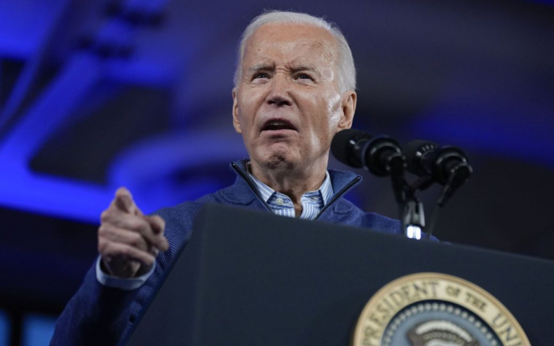 „Putin ist ein Bandit!“: Biden forderte die Kongressabgeordneten auf, sofort ein Gesetz zu verabschieden, um der Ukraine zu helfen.“ /></p>
<p><strong>Der US-Präsident sagte, er sei „entschlossen“, die Ukraine zu unterstützen. und weiterhin dazu beitragen, der Ukraine zu helfen.</strong></p>
<p>US-Präsident Joe Biden sagte am Freitag, dem 15. März, dass der US-Kongress unverzüglich einen parteiübergreifenden Gesetzentwurf zur nationalen Sicherheit verabschieden sollte, der finanzielle Unterstützung für die Ukraine vorsieht. Diese Erklärung gab Biden während einer Veranstaltung im Kapitol zu Ehren eines Treffens mit dem irischen Premierminister Leo Varadkar ab, an dem auch der Sprecher des Repräsentantenhauses, der Republikaner Mike Johnson, teilnahm.</p>
<p>The Voice of America schreibt darüber.</p >
<p>Während seiner Rede betonte der US-Präsident, dass „wo immer der Wunsch nach Freiheit besteht, wo der Ruf nach Fortschritt besteht, Menschen auf der ganzen Welt immer auf Irland und die Vereinigten Staaten zählen können.“ auf ihrer Seite zu sein.” </p>
<p>Die Veranstaltung trug den Namen „Friends of Ireland Luncheon“ und wurde zum Anlass für neue Unterstützungsbekundungen für die Ukraine.</p>
<p>Biden sagte auch, dass er „entschlossen“ sei, weiterhin seinen Teil zur Hilfe der Ukraine beizutragen, und rief dazu auf Ich appelliere an alle Anwesenden, „Wladimir Putin die Stirn zu bieten“.</p>
<p>„Ich bin zuversichtlich, dass die überwiegende Mehrheit … der Kongressmitglieder bereit ist, ihren Teil beizutragen, und ich fordere weiterhin jedes Mitglied dazu auf.“ Raum, Wladimir Putin die Stirn zu bieten. Er ist ein Verbrecher!“ – sagte Biden.</p>
<p>Der US-Präsident forderte die Kongressabgeordneten außerdem auf, ihm „unverzüglich“ das verabschiedete Gesetz zur nationalen Sicherheit zuzusenden, das zusätzliche Mittel für die Ukraine, Israel, Taiwan und humanitäre Hilfe für Gaza bereitstellen würde.</p>
<p>Sprecher des Repräsentantenhauses Mike Johnson hielt ebenfalls eine Rede, sprach jedoch nur vom „Weltfrieden“ und erwähnte die Ukraine überhaupt nicht.</p>
<p>„Unsere Herzen sind im Moment in vielerlei Hinsicht schwer … weil die Stabilität in Europa und Europa gefährdet ist.“ im Nahen Osten, und unsere Verbündeten und Freunde wie Israel und Taiwan kämpfen weiterhin für ihr Existenzrecht. Und ich weiß, dass sich alle in diesem Raum derselben Sache verschrieben haben. Wir wissen, dass wir alle die nationale Souveränität verteidigen und für den Frieden arbeiten müssen “, sagte Johnson.</p>
<p>Erinnern Sie sich daran, dass der Sprecher des Repräsentantenhauses, Mike Johnson, die Initiative ergriffen hat, der Ukraine nur mit einem Darlehen oder einem Leih- und Pachtvertrag zu helfen. Das Weiße Haus hält dieses Format jedoch für unangemessen.</p>
<h4>Verwandte Themen:</h4>
<p>Weitere Nachrichten</p>
<!-- relpost-thumb-wrapper --><div class=