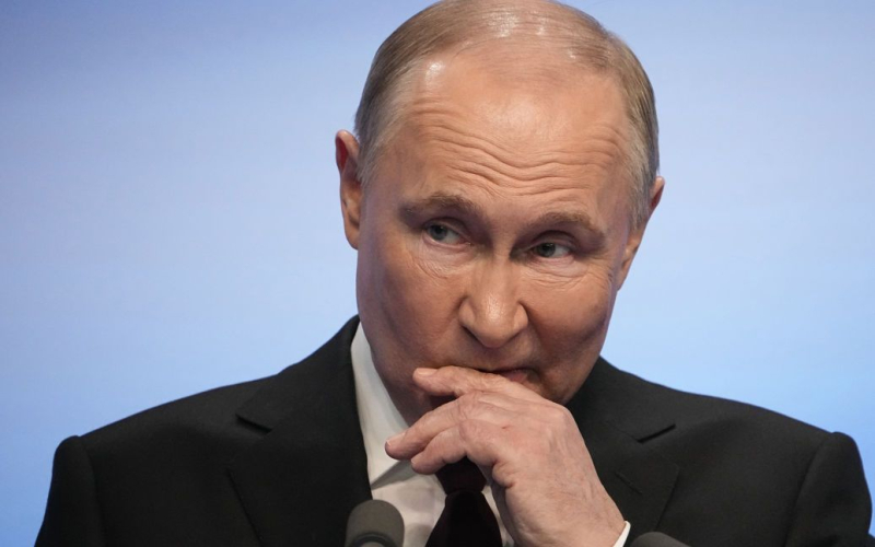 Putin hat die Wahlen verloren 18 Länder der Welt“ /></p>
<p><strong>Nach offiziellen Angaben haben fast 400.000 Russen im Ausland gewählt.</strong></p>
<p>In 15 europäischen Ländern sowie in In Paraguay, Argentinien und Israel hat die Mehrheit der russischen Wähler bei den sogenannten Präsidentschaftswahlen der Russischen Föderation nicht für Wladimir Putin gestimmt.</p>
<p>Radio Liberty berichtet dies unter Berufung auf die endgültigen Abstimmungsergebnisse bei Wahllokale im Ausland, veröffentlicht von der Zentralen Wahlkommission Russlands.</p >
<p>In den genannten Ländern stimmten die Russen für den Vertreter der Partei „Neues Volk“, Wladislaw Dawankow.</p>
<p>Allerdings nach offiziellen Angaben Daten zufolge erhielt Wladimir Putin Stimmen von mehr als <strong>72%</strong> der Wähler im Ausland. An zweiter Stelle steht Vladislav Davankov mit mehr als<strong>16,5%</strong> der Stimmen. Nikolai Kharitonov von der Kommunistischen Partei der Russischen Föderation erreichte knapp <strong>mehr als 2%</strong> und der Vertreter der LDPR Leonid Slutsky – <strong>weniger als 2%</strong>.</p>
<p> < p>Insgesamt stimmten etwa 400.000 Russen im Ausland. </p>
<p>Wir erinnern daran, dass die Zentrale Wahlkommission der Russischen Föderation am 18. März die Ergebnisse der Präsidentschaftswahlen nach Bearbeitung aller eingegangenen Protokolle zusammengefasst hat. Bei einer endgültigen Wahlbeteiligung von 77,44 % im ganzen Land gewann Putin 87,28 % der Stimmen.</p>
<h4>Verwandte Themen:</h4>
<p>Weitere Nachrichten</p>
<!-- relpost-thumb-wrapper --><div class=