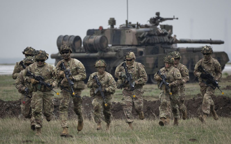 B Die NATO antwortete, ob es in der Ukraine Truppen des Bündnisses geben wird. /></p>
<p><strong>Das Bündnis hat keine derartigen Pläne.</strong></p>
<p>Es sind keine<strong>NATO-Truppen in der Ukraine Die Ukraine steht unter dem Kommando der Gemeinsamen NATO-Streitkräfte in Europa und es gibt keine derartigen Pläne für die Zukunft.</p>
<p>Der Chef des NATO-Militärausschusses, Admiral Robert Bauer, sagte dies in einem < strong>Exklusivinterview</strong> TSN-Korrespondentin Yana Slesarchuk.</p>
<p><em>„Noch etwas ist wichtig zu beachten: Wenn ein einzelner Staat Truppen in die Ukraine schicken möchte, könnte dies Konsequenzen für alle haben.“ Durch Artikel 5 der NATO-Charta haben wir uns verpflichtet, uns gegenseitig im Konfliktfall zu schützen. Daher sind die Mitgliedsstaaten des Bündnisses, die solche Absichten haben, verpflichtet, sich mit allen anderen zu beraten, bevor wir zu einer gemeinsamen Entscheidung kommen als Bündnis“, heißt es in der Mitteilung.</p>
<p >Aber laut Bauer ist es unwahrscheinlich, dass dies geschieht.</p>
<p><em>„Es gibt daher keine Truppen in der Ukraine und plant dies auch nicht.“ Entsenden Sie Truppen unter NATO-Kommando in die Ukraine“, heißt es in dem Bericht. </p>
<p>Beachten Sie, dass irgendwann im Verlauf des Krieges tatsächlich westliche Truppen in der Ukraine auftauchen könnten.</strong></p>
<h4>Verwandte Themen: </h4>
<p>Weitere Neuigkeiten</p>
<!-- relpost-thumb-wrapper --><div class=