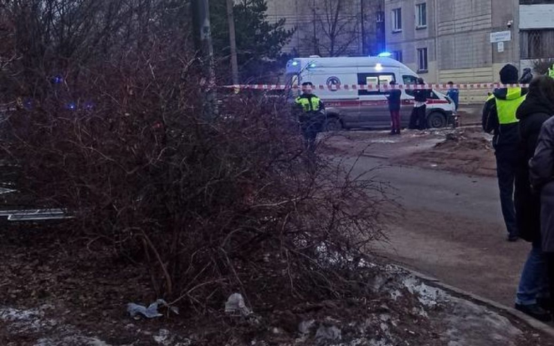 B in St. Petersburg stürzte eine Drohne in ein Hochhaus - Video, Foto