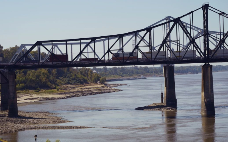 16-16 brach zusammen die Meterbrücke der USA - Video