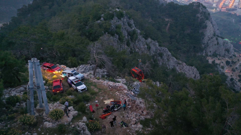 In der Türkei stürzte eine Seilbahnkabine mit 8 Personen darin auf eine Klippe: Video aus dem Szene