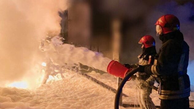 OVA über Explosionen in der Region Iwano-Frankiwsk am 27. April: Es brennt in einem kritische Einrichtung“ />< /p> </p>
<p>Die Explosionen in der Region Iwano-Frankiwsk am 27. April waren das Ergebnis eines kombinierten Angriffs der Russischen Föderation mit Raketen unterschiedlichen Typs.</p>
<h2>Die Explosionen in Die Region Iwano-Frankiwsk am 27. April: Was ist bekannt?</h2>
<p>Die Explosionen in der Region Iwano-Frankiwsk am 27. April, während des Morgenberichts, kommentierte die Leiterin der regionalen Militärverwaltung Swetlana Onischuk.</p>
<p>Ihrer Meinung nach war das Ziel der russischen Armee in der Region ein Objekt kritischer Infrastruktur.</p>
<p>Jetzt beobachten sie </p>
<p>Bei dem Angriff brach ein Feuer aus.</p>
<p >Bei der Löschung des Feuers waren die zuständigen Dienste beteiligt.</p>
<p>Glücklicherweise gab es keine Verletzten, bemerkt Swetlana Onischtschuk.</p>
<p>Der ausgewachsene Krieg in der Ukraine dauert seit 794 Jahren an. e Tag.</p>
<p>Die Lage in Städten kann auf der interaktiven Karte der Militäreinsätze in der Ukraine und auf der Karte der Luftangriffe in der Ukraine überwacht werden.</p>
</p>
</p>
</p >
<!-- relpost-thumb-wrapper --><div class=