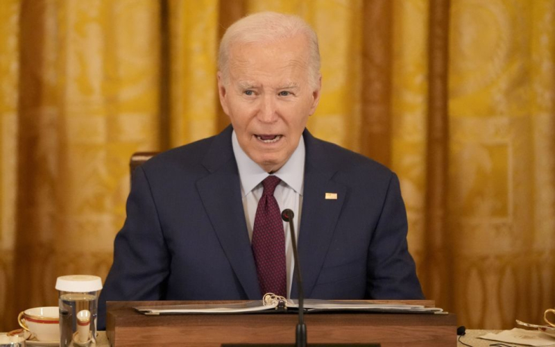 Angriff auf Israel : Biden beruft G7-Staats- und Regierungschefs ein“ /></p>
<p><strong>Der US-Präsident verurteilte den Angriff aufs Schärfste.</strong></p>
<p>US-Präsident Joe Biden traf sich mit seinem nationalen Sicherheitsteam, um das herauszufinden Neueste Nachrichten über den iranischen Angriff auf <strong>Israel.</strong></p>
<p>Dies geht aus einer Erklärung des Weißen Hauses hervor.</p>
<p>Darüber hinaus führte Biden ein Telefongespräch mit dem israelischen Ministerpräsidenten Benjamin Netanjahu und beruft die Staats- und Regierungschefs der G7-Staaten ein.</p>
<p>„Heute haben der Iran und seine von Jemen, Syrien und Irak aus operierenden Stellvertreter einen beispiellosen Luftangriff auf militärische Ziele in Israel durchgeführt. Ich verurteile diese Angriffe auf das Schärfste. Ich habe gerade mit Premierminister Netanyahu gesprochen, um Amerikas starkes Engagement dafür zu bekräftigen.“ „Ich habe ihm gesagt, dass Israel die Fähigkeit bewiesen hat, sich zu verteidigen und selbst beispiellose Angriffe abzuwehren – und damit ein klares Signal an seine Feinde gesendet hat, dass sie die Sicherheit Israels nicht wirksam gefährden können“, sagte der US-Präsident in einer Erklärung.</p>
<p> < p>Erinnern wir uns am 13. April, als die IDF berichtete, dass <strong>Iran Dutzende unbemannter Luftfahrzeuge auf Israel abgeschossen habe.</strong> Die Jerusalem Post sagte auch, dass Teheran ballistische Langstreckenraketen und andere Raketen auf Israel abfeuern könne.</p>
<p>Nach Angaben der Times of Israel haben die USA und Großbritannien mehr als 100 iranische Drohnen außerhalb des israelischen Luftraums abgefangen. Das Abfangen von Luftzielen wurde auch am Himmel über Jerusalem registriert.</p>
<p>Premierminister Benjamin Netanjahu sagte, dass Israel auf einen direkten Angriff aus dem Iran vorbereitet sei und darauf reagieren werde. Die IDF ist in voller Kampfbereitschaft. Die israelische Verteidigung wird von den Vereinigten Staaten unterstützt.</p>
<p>CNN schrieb unter Berufung auf Quellen, dass der Iran mindestens 100 Marschflugkörper für einen Angriff auf Israel vorbereitet.</p>
<h4>Verwandte Themen:</h4>
<p> Mehr Nachrichten</p>
<!-- relpost-thumb-wrapper --><div class=