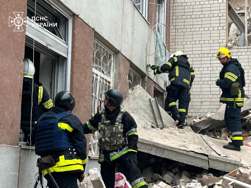 In Tschernigow Explosionen: Der Feind traf drei Raketen, 14 Tote und 45 Verwundete sind bekannt 