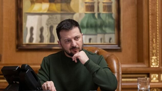 Hauptfrage – Charkow: Selenskyj hielt eine Sitzung des Hauptquartiers ab“ /></p >
<p >Der Präsident der Ukraine <strong>Wladimir Selenskyj</strong> hielt am Montag, dem 8. April, eine Sitzung im Hauptquartier ab, bei der es vor allem um Charkow, den Schutz der Stadt vor russischen Angriffen und die Möglichkeit einer Stärkung unserer Luftverteidigung ging elektronische Kriegsführung in der Region Charkow.</p>
<p>Über Das Staatsoberhaupt berichtete dies auf seinem Telegram-Kanal.</p>
<p>Zelensky hörte Berichte des Militärs über den physischen Schutz von Energieanlagen und deren Wirksamkeit des Abschusses von Drohnen und Raketen. Er sagte auch, dass es <strong>separate Aufgaben für unsere Diplomaten</strong> geben wird, mit Partnern im Interesse neuer Luftverteidigungssysteme für die Ukraine zusammenzuarbeiten.</p>
<p>Jetzt schaue ich </p>
<blockquote>
<p>– Ich bin dankbar an alle auf zentraler Ebene und in Charkow selbst, in der Region Charkow wird so aktiv wie möglich daran gearbeitet, den Menschen wieder die Möglichkeit zu geben, normal zu leben, — bemerkte der Präsident.</p>
</blockquote>
<p>Laut Selenskyj präsentierte der Oberbefehlshaber der Streitkräfte der Ukraine <strong>Alexander Syrsky Informationen über die Lage in den Hauptkampfrichtungen</strong> . Er fügte hinzu: Wir halten unsere Positionen. Die Hauptsache jetzt — effiziente Logistik.</p>
<p>Darüber hinaus stellte das Staatsoberhaupt fest, dass Geheimdienste und Sonderdienste an neuen Schritten <strong>zur Reduzierung des Kriegspotentials Russlands arbeiten.</strong></p>
<h2>Russland ist Beschuss von Charkow< /h2> </p>
<p>Vor kurzem hat Russland die Zahl der Angriffe auf Charkow mit Drohnen und Raketen deutlich erhöht.</p>
<p>Infolge des Angriffs in Charkow am 7. April wurden vier Ankünfte in Charkow registriert Stadt. Fünf Menschen wurden verletzt. Anschließend griff der Feind Charkow weiter an.</p>
</p></p>
<!-- relpost-thumb-wrapper --><div class=