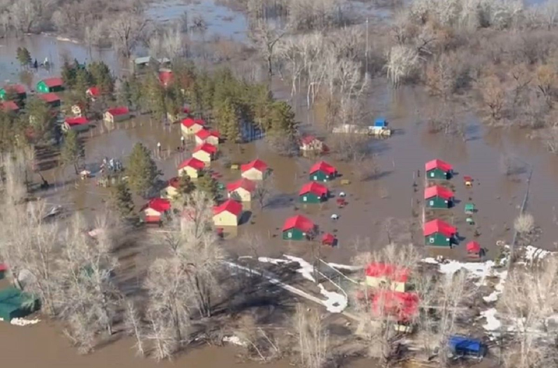 In Russland gibt es einen neuen Überlauf des Staudamms: Wasser kann wieder nach Orsk kommen