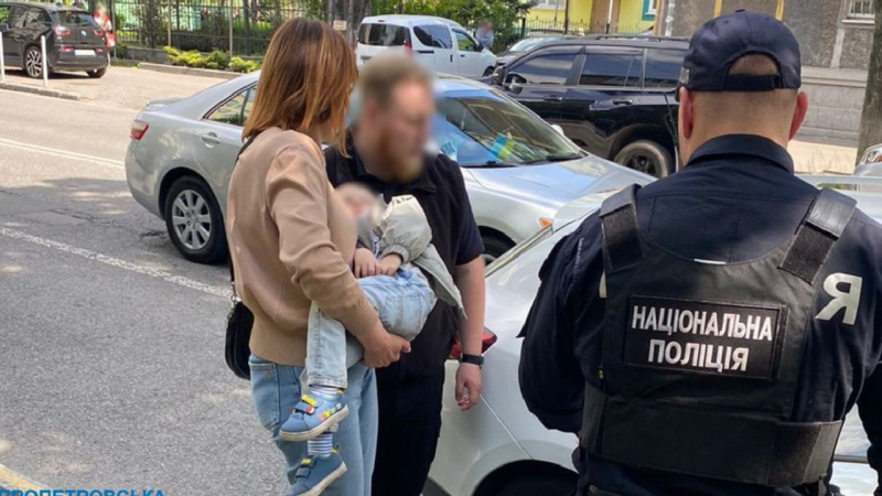 Ich stand beim Aufbau meines Privatlebens im Weg: eine Mutter, die wollte ihren 2-jährigen Sohn verkaufen, wurde in Dnipro festgenommen =