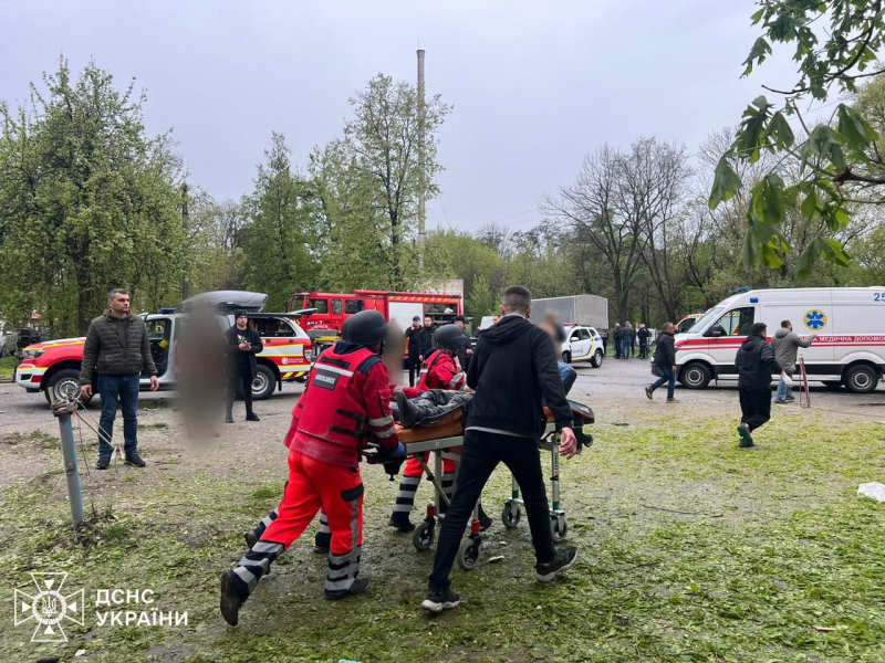 In Tschernigow Explosionen: Der Feind traf drei Raketen, 14 Tote und 45 Verwundete sind bekannt