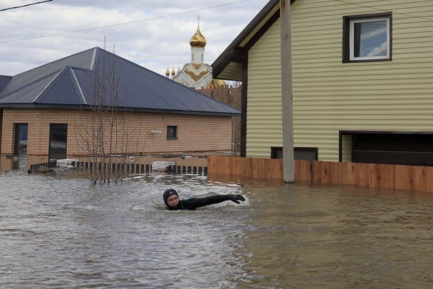 Die schlimmste Überschwemmung in der Geschichte der Russischen Föderation: Wasser hat große Städte Russlands vollständig überschwemmt (Foto)