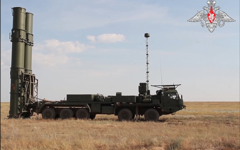 Shoigu bedroht die Ukraine mit einer neuen Rakete „analognet“: Svitan schätzte ein, wie gefährlich sie sind“ /></p>
<p><strong>Die Russen versuchen zu „lecken“ Mechanismen des amerikanischen Patriot-Systems.</strong></p>
<p>Die SAM-500-Komplexe, mit denen Russland die Ukraine anzugreifen droht, ähneln dem amerikanischen Patriot-Luftverteidigungssystem, jedoch mit einer Zeitverzögerung von 40 Jahren .</p>
<p>Diese von <strong>24 Channel</strong> geäußerte Meinung sagte Roman Svitan, Militärexperte, Fluglehrer und Reserveoberst der Streitkräfte der Ukraine.</p>
<p>Ihm zufolge Die Russen haben erst jetzt beschlossen, die Funktionen des Luftverteidigungssystems zu trennen. Es gibt zwei Raketen: eine gegen Aerocils und eine gegen Ballistik. Das entspricht alles in etwa dem des Patriot-Luftverteidigungssystems.</p>
<p>„Die S-500 versucht, den Zerstörungsmechanismus zu kopieren – wie Patriot es tut. Eine Rakete mit einer Reichweite von 500 Kilometern ist nahezu unrealistisch.“ , denn im Hinblick auf Aerodynamik und ballistische Ziele handelt es sich um eine ziemlich große Entfernung“, betonte Svitan.</p>
<p>Er stellte fest, dass die Hälfte der Mechanismen des russischen Luftverteidigungssystems S-400 Triumph vom Typ S-300 sind Mechanismen.</strong> Das heißt, sie modifizierten das Luftverteidigungssystem auf bestimmte Entfernungen und fügten auch nicht vorhandene Parameter hinzu.</p>
<p>„Hier gibt es eine große Frage bezüglich der taktischen und technischen Daten. Sie wirklich.“ kann so „analog-net“ sein. Die TTDs werden wie immer überschätzt. „Das ist ein gut lackierter S-300“, sagte Svitan.</p>
<p>Erinnern Sie sich daran Russland droht mit „neuen Waffen“. Werden die Raketen Kiew erreichen? Lesen Sie HIER.</p>
<h4>Ähnliche Themen:</h4>
<p>Weitere Nachrichten</p>
<!-- relpost-thumb-wrapper --><div class=