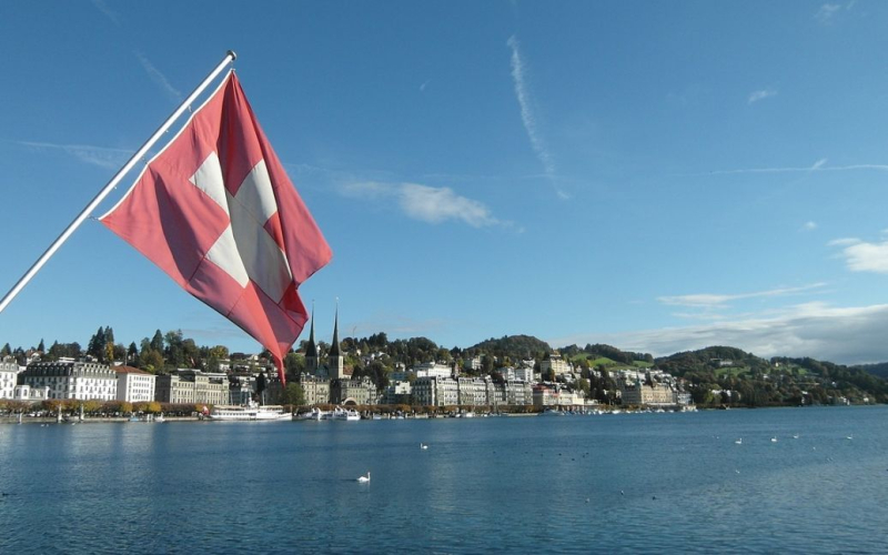 Schweiz gab Datum und Ort des Globalen Friedensgipfels bekannt. /></p>
<p><strong>Einladungen zur Teilnahme am Gipfel werden an die Staats- und Regierungschefs von 80 bis 100 Ländern der Welt gesendet.</strong></p>
<p>Der von der Ukraine initiierte Weltfriedensgipfel wird am 15. und 16. Juni im Ferienort Birgenstock im Schweizer Kanton Nidwalden in der Nähe der Stadt Luzern stattfinden.</p>
<p>Dies wurde am 10. April bekannt gegeben Die Schweizer Regierung, berichtet Swissinfo.</p>
<p>Einladungen zur Teilnahme am Gipfel werden an die Staats- und Regierungschefs von 80 bis 100 Staaten der Welt verschickt.</p>
<p>Dieses Treffen soll eine Plattform für Höheres werden -Ebenendialog über den Weg zu einem umfassenden, gerechten und dauerhaften Frieden in der Ukraine auf der Grundlage des Völkerrechts und der UN-Charta.</p>
<p>< p>Der Friedensgipfel soll ein gemeinsames Verständnis der Rahmenbedingungen schaffen, die dies ermöglichen Erreichen dieses Ziels.</p>
<p>Russland wird sich bisher weigern, am in der Schweiz stattfindenden „Friedensgipfel“ auf der Ebene der Staats- und Regierungschefs teilzunehmen. Die Weigerung des Kremls, zu diesem repräsentativen Forum eingeladen zu werden, begründete die Pressesprecherin des russischen Außenministeriums, Maria Sacharowa, damit, dass er die ukrainische Friedensformel „fördern“ würde, die von Dutzenden Ländern auf der ganzen Welt unterstützt wird. Zakharova nennt es „Selenskys Ultimatumsformel“.</p>
<p>Wir erinnern Sie daran, dass die Medien berichteten, dass US-Präsident Joe Biden an einer hochrangigen Friedenskonferenz in der Ukraine teilnehmen könnte, die in der Schweiz stattfinden wird/</p>
<h4>Verwandte Themen:</h4>
<p>Weitere Neuigkeiten</p>
<!-- relpost-thumb-wrapper --><div class=