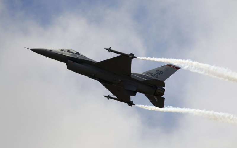 Ukrainische Piloten in Frankreich haben mit der Ausbildung zum Fliegen der F-16 begonnen