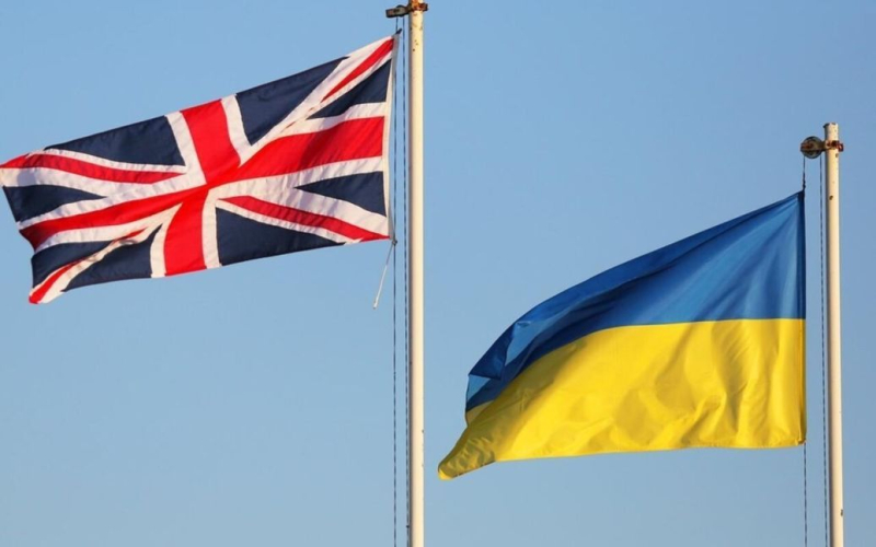 Großbritannien wird a Rekordpaket für Militärhilfe für die Ukraine“ /></p>
<p><strong>Das neue Hilfspaket wird heute vom britischen Premierminister Rishi Sunak während seines Besuchs in Polen bekannt gegeben.</strong></p>
<p> Das Vereinigte Königreich kündigte die Bereitstellung eines neuen Hilfspakets in Höhe von 500 Millionen Pfund Sterling für die Ukraine an.</p>
<p>Dies heißt es in der <strong>Mitteilung</strong> der Websites der britischen Regierung. </p>
<p>Die Nachricht weist darauf hin, dass die Ukraine einer existenziellen Bedrohung ausgesetzt ist, da Russland seine barbarische Invasion fortsetzt und die Sicherheit und Stabilität ganz Europas gefährdet.</p>
<p>Das neue Hilfspaket wird lebenswichtige Munition und Luft umfassen Verteidigung, Drohnen und andere wichtige militärische Ausrüstung.</p>
<p>Das neue Paket wird Folgendes enthalten:</p>
<p>Der britische Verteidigungsminister Grant Shapps sagte: „Dieses Rekord-Militärhilfepaket wird Präsident Selenskyj und seiner tapferen Nation helfen.“ mehr Werkzeuge, die sie brauchen, um Putin zu stürzen und Frieden und Stabilität in Europa wiederherzustellen.</p>
<p>„Das Vereinigte Königreich war das erste Land, das NLAW-Raketen zur Verfügung stellte, das erste, das moderne Panzer lieferte, und das erste, das Langstreckenraketen schickte.“ Raketen. Jetzt gehen wir noch weiter. Wir werden die Welt niemals den existenziellen Kampf vergessen lassen, den die Ukraine führt, und mit unserer fortgesetzten Unterstützung werden sie gewinnen“, sagte Grant.</p>
<p>Erinnern Sie sich daran, dass das britische Ministerium zuvor berichtet hatte Der Verteidigungsminister hat nicht einmal die Hälfte des Geldes aus dem internationalen Fonds zur Unterstützung der Ukraine ausgegeben.</p>
<p>Darüber hinaus haben wir zuvor mitgeteilt, dass das Außenministerium geantwortet hat, wann die Ukraine ein neues Paket erhalten wird Amerikanische Militärhilfe</strong>.</p>
<h4>Verwandte Themen:</h4>
<p>Weitere Nachrichten</p>
<!-- relpost-thumb-wrapper --><div class=