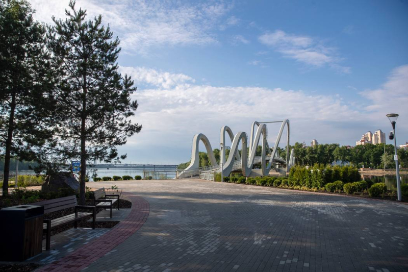 In Kiew wurde eine Fußgängerbrücke zur Obolonsky-Insel eröffnet