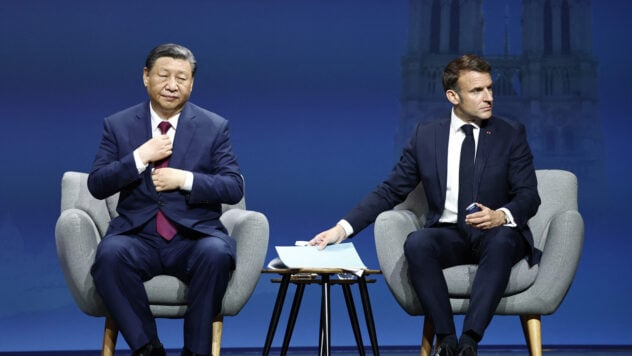 China hat sich verpflichtet, keine Waffen an Russland zu verkaufen und den Export von Gütern mit doppeltem Verwendungszweck zu kontrollieren &mdash ; Macron“ />< /p> </p>
<p>Der französische Präsident Emmanuel Macron begrüßte die „Verpflichtungen“ China „verzichtet auf den Verkauf jeglicher Waffen“ und „jegliche Hilfe für Moskau“.</p>
<p>Dies erklärte er, als er zusammen mit dem chinesischen Präsidenten Xi Jinping vor der Presse in Paris sprach.</p>
<h2>China hat zugesagt, nicht zu verkaufen Waffen nach Russland< /h2> </p>
<blockquote>
<p>— Wir respektieren die langjährigen Beziehungen zwischen China und Russland. Und angesichts dieser komplexen Geschichte begrüßen wir die Zusage der chinesischen Behörden, keine Waffen oder Hilfeleistungen an Moskau zu verkaufen und den Export von Gütern mit doppeltem Verwendungszweck streng zu kontrollieren,— sagte der französische Präsident und bezog sich dabei auf Produkte, die in der Russischen Föderation für militärische Zwecke verwendet werden können.</p>
</blockquote>
<p>Als Emmanuel Macron über den Angriffskrieg Russlands gegen die Ukraine sprach, sagte er, er wolle „einen engen Dialog aufrechterhalten“. mit China, und Paris beabsichtigt, den Besuch von Xi Jinping zu nutzen, um sicherzustellen, dass Peking russische Militäraktionen nicht offen unterstützt.</p>
<p>Jetzt beobachten wir </p>
<p>— Ich möchte Ihnen für diesen Moment der Koordinierung danken, den Sie sich vor dem Besuch des russischen Präsidenten Wladimir Putin in China gewünscht haben und der es uns auch ermöglichen wird, eine gemeinsame Agenda zu haben und zu entscheiden, ob wir uns auf diesen dauerhaften Frieden zubewegen wollen, — Er fuhr fort.</p>
<p>Emmanuel Macron betonte, dass der Westen nicht „einen Ansatz verfolgt, der darin besteht, einen Regimewechsel in Moskau anzustreben“.</p>
<p>Der französische Präsident begrüßte auch & #8221; 8220;Bereitschaft” sein chinesischer Amtskollege „fragt alle Beteiligten“; in verschiedene Konflikte verwickelt, „den Olympischen Waffenstillstand zu erklären“; während der Pariser Spiele in diesem Sommer.</p>
<p>Erinnern Sie sich daran, dass der Generalsekretär des Zentralkomitees der Kommunistischen Partei Chinas Xi Jinping am Nachmittag des 5. Mai in Paris eintraf und damit seine sechstägige Europareise begann Länder. Xi wird voraussichtlich am Montag und Dienstag in Frankreich sein und nach — wird nach Serbien und Ungarn reisen.</p>
</p></p>
<!-- relpost-thumb-wrapper --><div class=