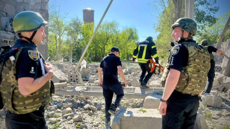 Beschuss ukrainischer Städte, Lockerung der NBU-Währung und der Abstieg des Heiligen Feuers: Hauptnachrichten vom 4. Mai