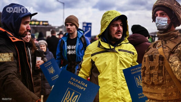 Einstellung der konsularischen Dienste für Ukrainer im Ausland: Was Experten über die Folgen sagen