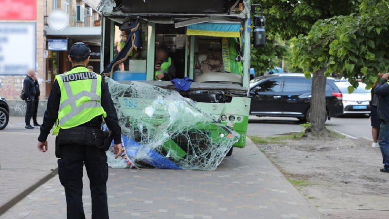 Verkehrsunfall in Tscherkassy: ein Brand Ein Lastwagen fuhr in einen Trolleybus, unter den Opfern war auch ein Kind“/></p>
<p>Nationalpolizei der Region Tscherkassy</p>
<p><img decoding=