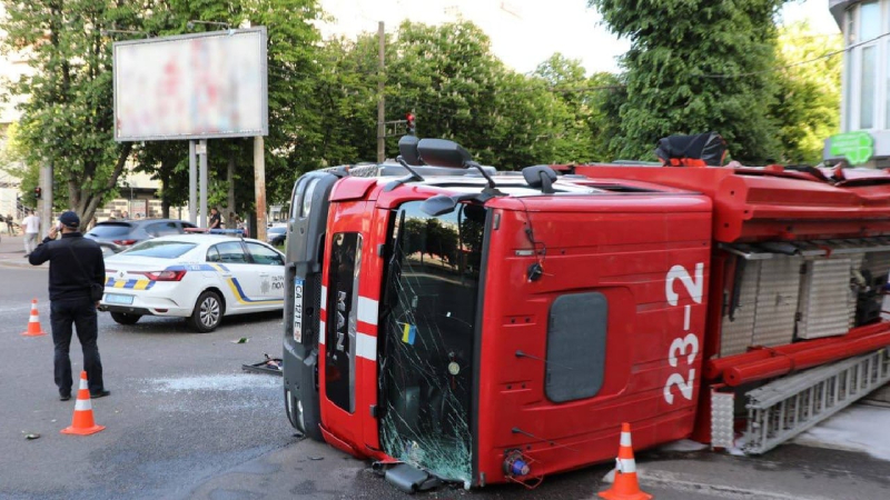 Verkehrsunfall in Tscherkassy: Ein Feuerwehrauto fuhr in einen Trolleybus, unter den Opfern war auch ein Kind 