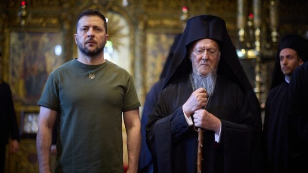 Patriarch Bartholomäus wird am Friedensgipfel teilnehmen – Selenskyj“ /></p>
<p >Der Ökumenische Patriarch Bartholomäus bestätigte, dass er am globalen Friedensgipfel teilnehmen wird, der im Sommer in der Schweiz geplant ist.</p>
<h2>Patriarch Bartholomäus wird am Friedensgipfel teilnehmen</h2>
<p> Präsident Wladimir Selenskyj erklärte nach einem Gespräch mit Patriarch Bartholomäus, dass er Seiner Heiligkeit zu Ostern gratulierte, ihm für seine Gebete für die Ukraine dankte und dem ukrainischen Volk herzliche Wünsche aussprach.</p>
<blockquote>
<p>— Patriarch Bartholomäus bestätigte die für uns äußerst symbolische Teilnahme am Global Peace Summit. „Wir schätzen den wichtigen Beitrag des Ökumenischen Patriarchats zur Wiederherstellung einer gerechten Welt in unserem Staat“, sagte er. bemerkte Vladimir Zelensky.</p>
</blockquote>
<p><p><img decoding=