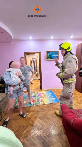 Die Tür schloss sich automatisch: In Iwano-Frankiwsk retteten Retter einen Kind aus einer geschlossenen Wohnung“ /> </p>
<p>Foto: DSNS</p>
<p><img decoding=