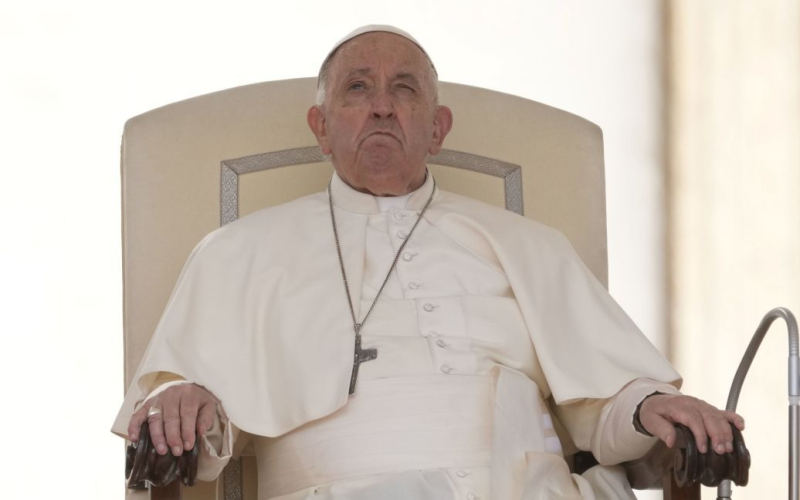 Neuer Skandal mit dem Papst: Papst musste sich für homophobe Äußerungen entschuldigen